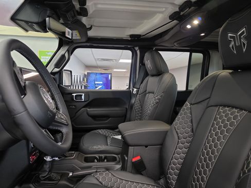 New 2025 Jeep Gladiator Rubicon w/ Convenience Group image 13