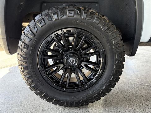 Used 2024 Chevrolet Silverado 2500 LTZ AWD/4WD image 28