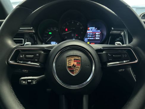 Certified 2025 Porsche Macan AWD/4WD image 25