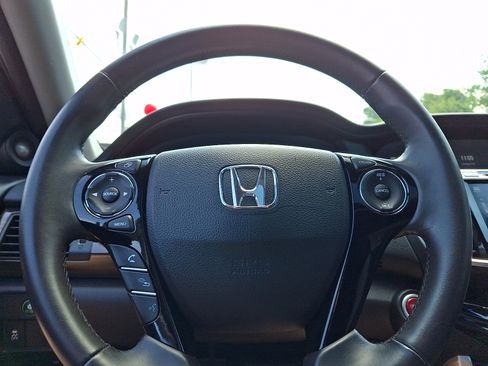 Certified 2017 Honda Accord EX-L image 19
