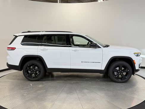 New 2025 Jeep Grand Cherokee L Limited w/ Luxury Tech Group II image 2