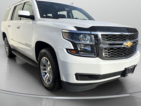 Used 2019 Chevrolet Suburban LT image 3