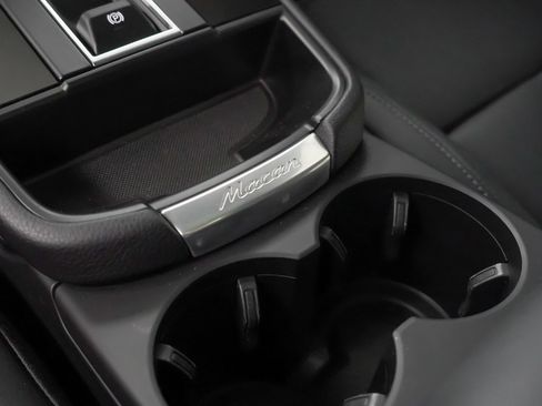 Used 2025 Porsche Macan image 34