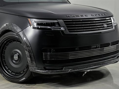 Used 2024 Land Rover Range Rover SV AWD/4WD image 2