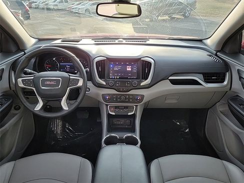 Used 2024 GMC Terrain SLT w/ Tech Package image 8