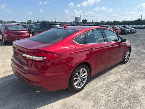 Used 2020 Ford Fusion SE FWD image 3