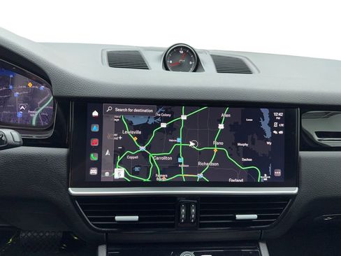 Used 2023 Porsche Cayenne AWD/4WD image 24