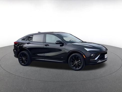 Used 2025 Buick Envista Sport Touring image 2