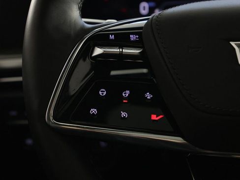 Used 2025 Cadillac Escalade V w/ LPO, ONYX Package image 21