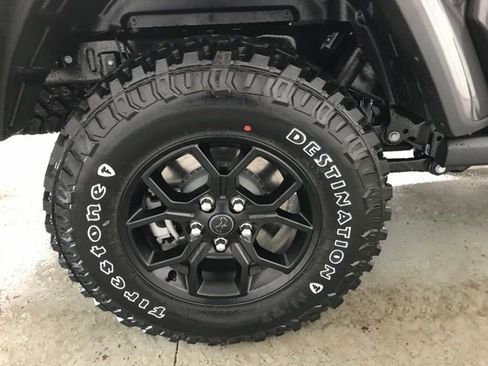 New 2025 Jeep Gladiator Willys image 43