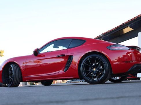 Used 2019 Porsche 718 Cayman RWD image 17