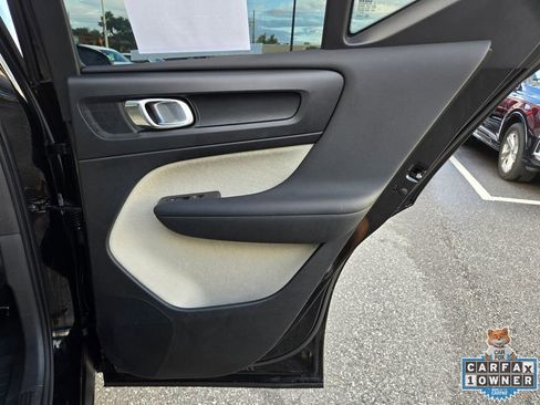 Used 2019 Volvo XC40 T4 Momentum image 51