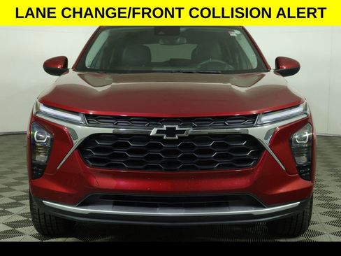 Used 2025 Chevrolet Trax LT FWD image 6