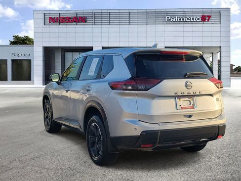 Certified 2025 Nissan Rogue SV image 4