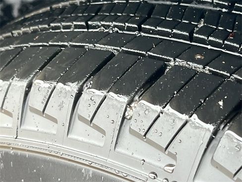 Used 2024 Jeep Grand Cherokee Altitude image 8