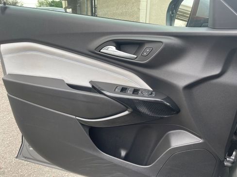 Used 2025 Chevrolet Trax LT image 18