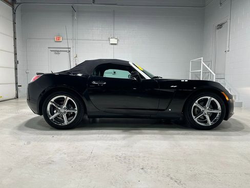 Used 2009 Saturn Sky w/ Premium Trim Package RWD image 2