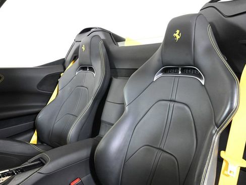 Used 2022 Ferrari SF90 Spider image 4