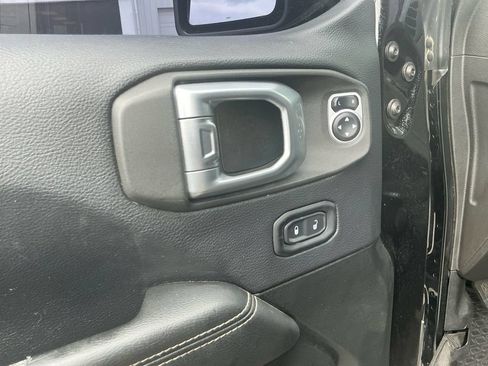 Used 2019 Jeep Wrangler Unlimited Sahara w/ Safety Group AWD/4WD image 16