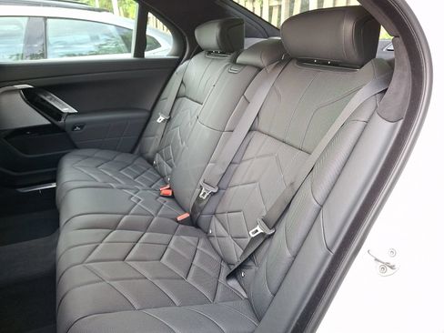Used 2025 BMW i7 xDrive60 w/ Premium Package AWD/4WD image 7