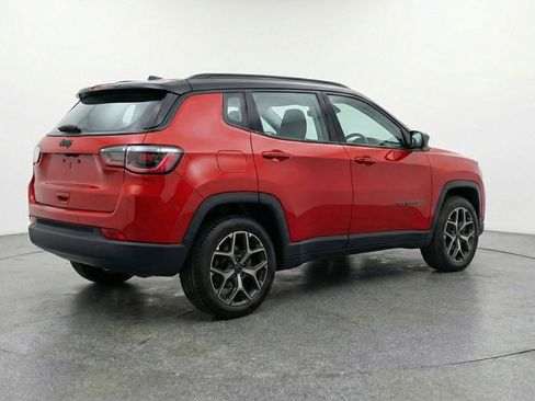 Used 2025 Jeep Compass Limited image 9