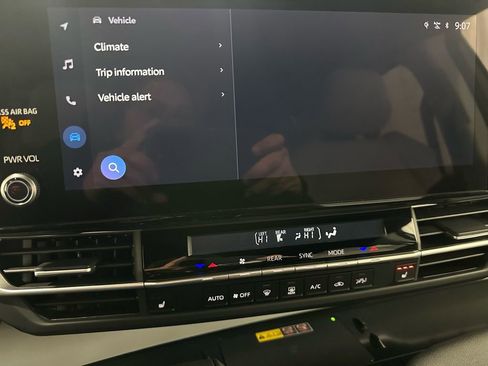 Used 2025 Toyota Sienna XSE image 30