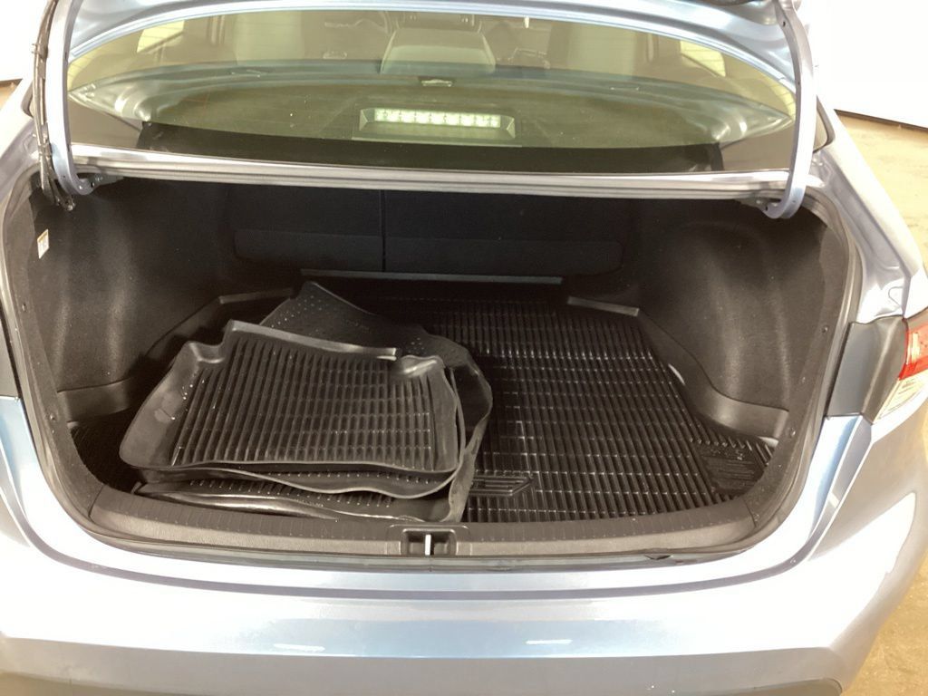 Used 2022 Toyota Corolla LE FWD image 28