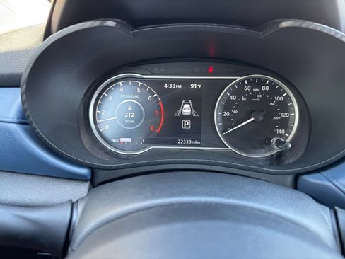 Used 2025 Nissan Versa SV FWD image 34