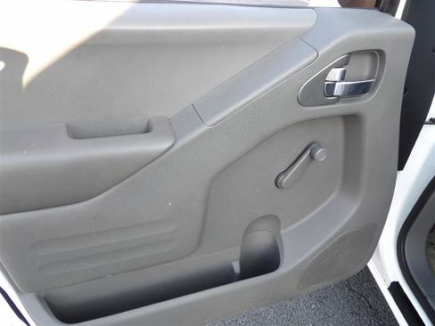 Used 2015 Nissan Frontier S image 11