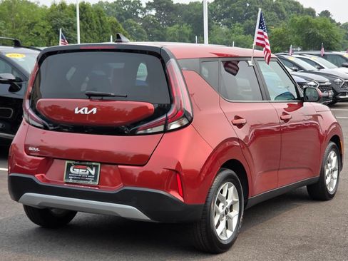 Used 2023 Kia Soul LX w/ LX Technology Package FWD image 4