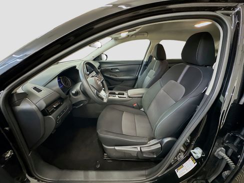 Used 2025 Nissan Sentra SV FWD image 13