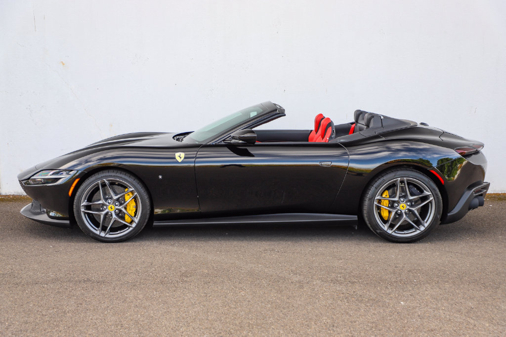Certified 2025 Ferrari Roma Spider RWD image 11