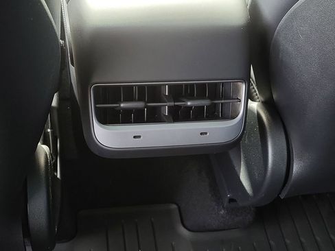 Used 2024 Tesla Model Y Long Range image 22