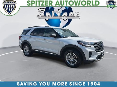 Used 2025 Ford Explorer Active AWD/4WD image 2