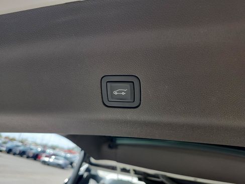 Certified 2023 GMC Yukon SLT w/ SLT Premium Package AWD/4WD image 11