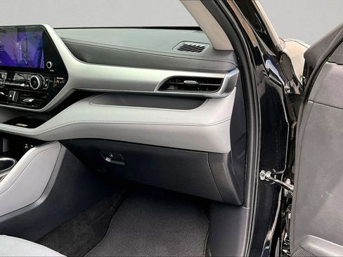 Used 2023 Toyota Highlander Platinum FWD image 26