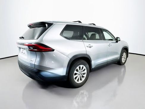 Used 2024 Toyota Grand Highlander XLE image 6