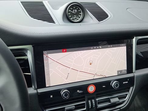 Certified 2026 Porsche Macan AWD/4WD image 25