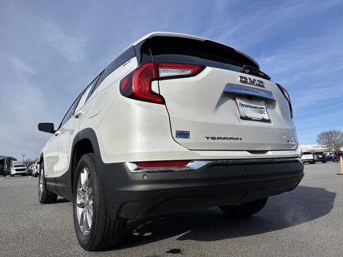 Used 2022 GMC Terrain SLT w/ Infotainment Package II image 8