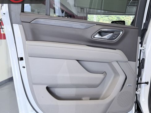 Used 2024 GMC Yukon XL SLT w/ SLT Luxury Package RWD image 11