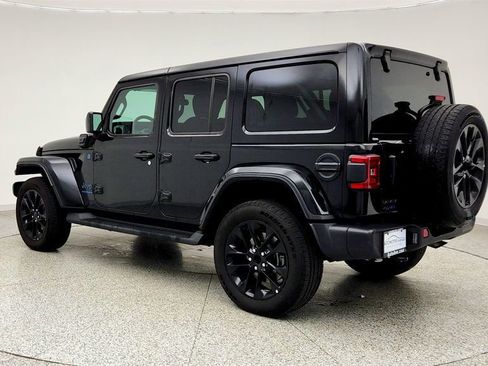 Used 2025 Jeep Wrangler Sahara image 7