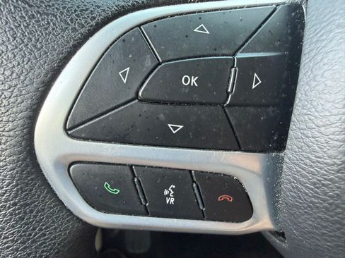 Used 2020 Chrysler Voyager L FWD image 21