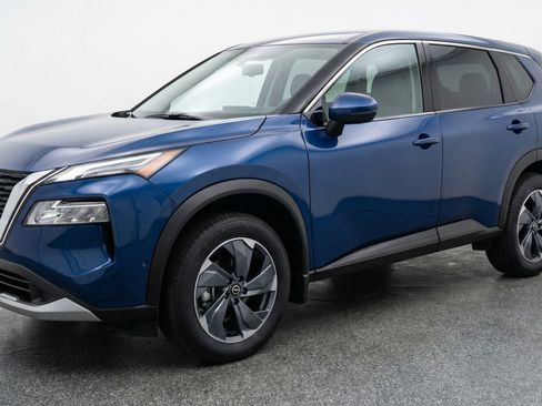 Used 2025 Nissan Rogue SV FWD image 3