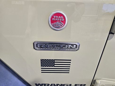 Used 2017 Jeep Wrangler Unlimited Rubicon w/ Quick Order Package 24Z Recon image 13