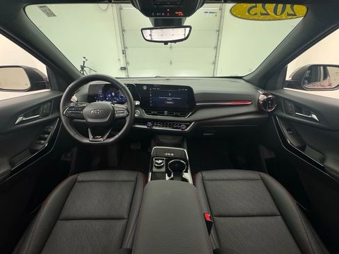 Used 2025 Chevrolet Equinox RS w/ Safety and Technology Package image 3