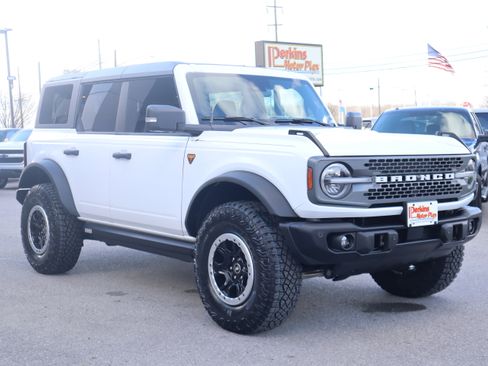 Used 2023 Ford Bronco Badlands image 5