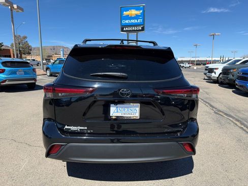 Used 2024 Toyota Highlander XLE image 7