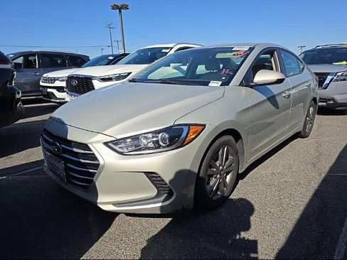 Used 2017 Hyundai Elantra SE FWD image 1