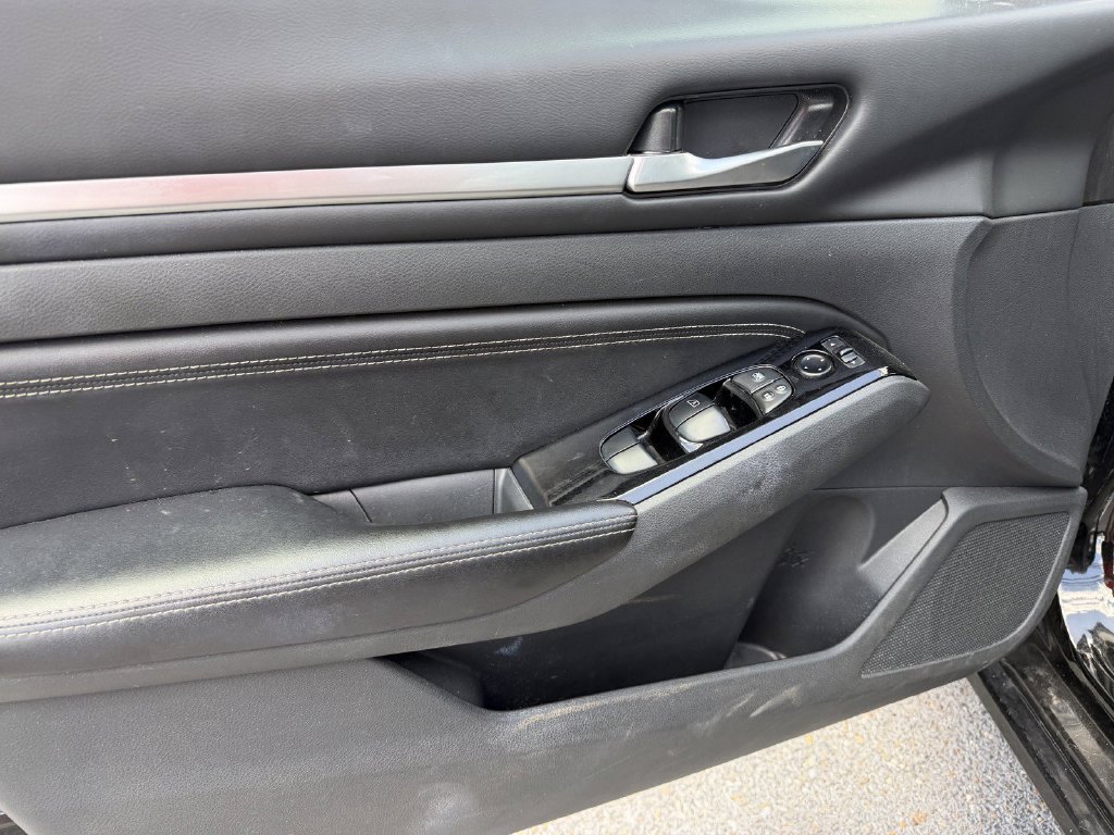 Used 2023 Nissan Altima 2.5 SL FWD image 12