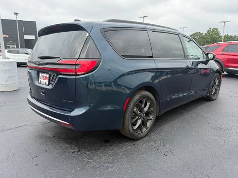 Used 2025 Chrysler Pacifica Limited FWD image 10